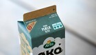 For femte måned i træk sænker Arla mælkeprisen