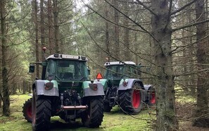 Lykkelig traktorejer: Hundelufter fandt stjålne Fendt-traktorer i en skov