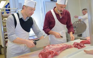Danske slagterier taget i stor razzia