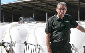 Maskinstationen skal passe 2.100 hektar ved én af landets største mælkeproducenter