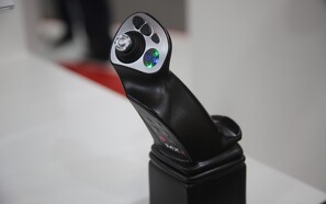 MX har to joystick i ét