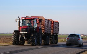 Frifundet for kø-kørsel med traktor