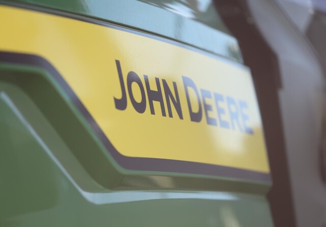 John Deere hæver indtjeningen gevaldigt i tredje kvartal