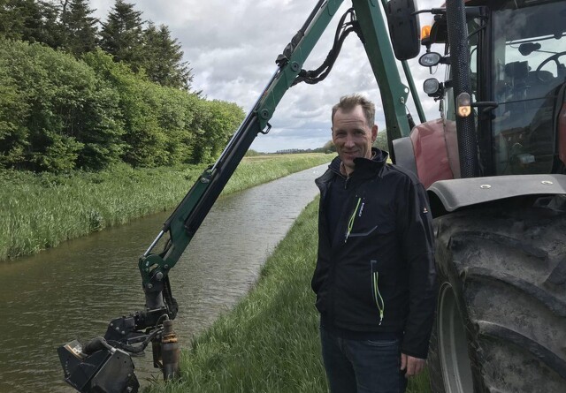 Henrik er ikke bare landmand - han renser også vandløb op for kommunen