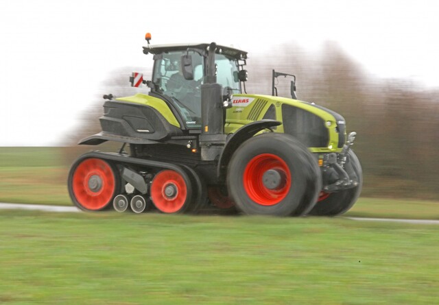 Claas udvider 900-serien med half-track traktor