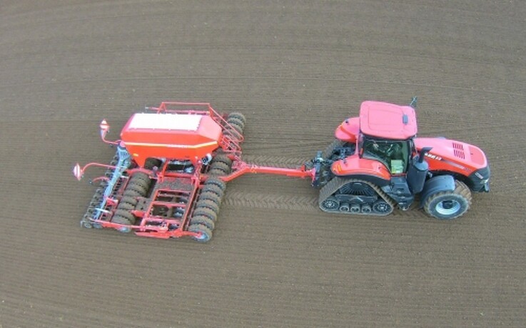 Bælter og dæk på samme traktor