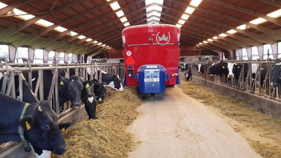 Video: Selvkørende fuldfodervogn sparer diesel og mandetimer