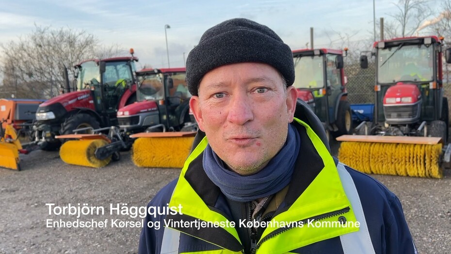 Video: 100 traktorer holder København snefri